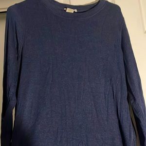 Long sleeve soft too with zipper details